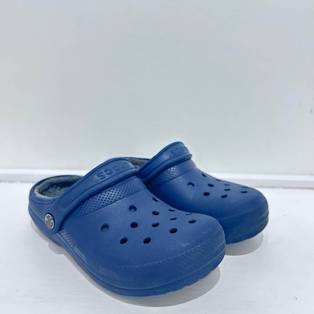 Crocs Junior Classic Navy Blue Lined Clogs‎ Sandals Size J 2